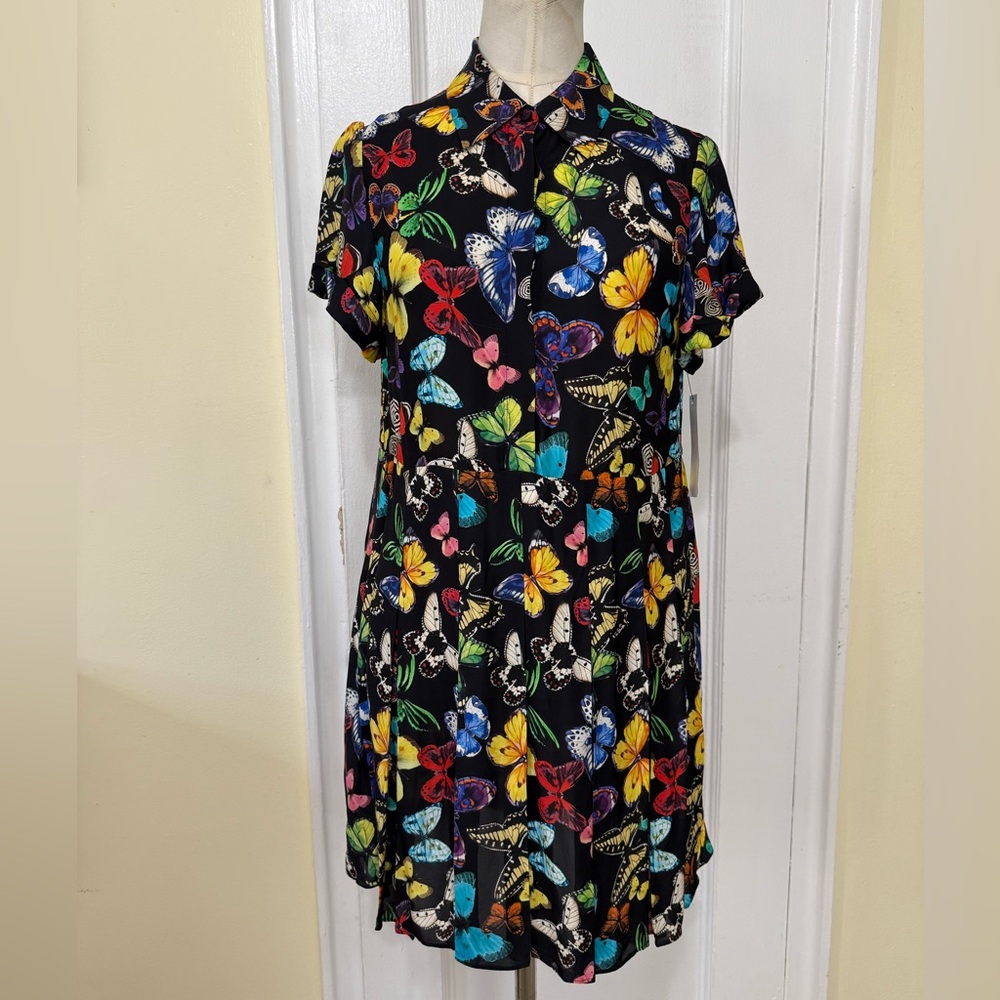 New- Alice + Olivia Tori Short Sleeve Pleated Shirt Dress - Picture 5 of 15